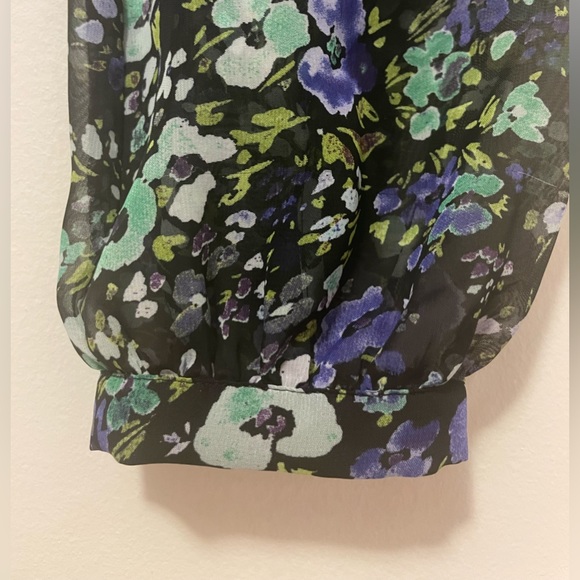 Medium Flower Printed Blouse | Great Condition | 100% Polyester Fabric - Picture 6 of 7